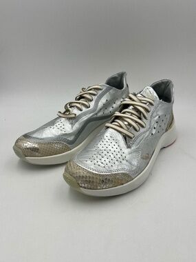 Courser Women's Silver Luxe Luxury Sneaker